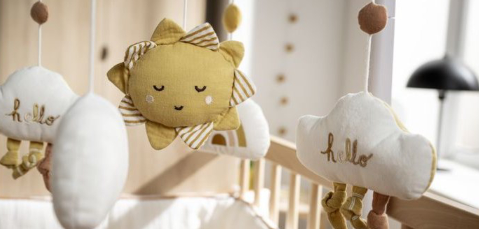 Jouet de lit bébé musical et lumineux Babyfan Sauthon - Les bébés