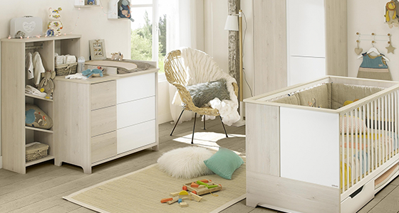 Chambre bébé blanche